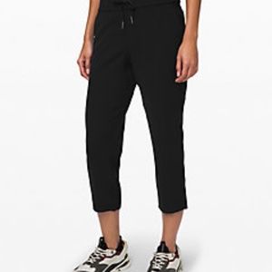 Lululemon Black On The Fly Crop 23", size 12